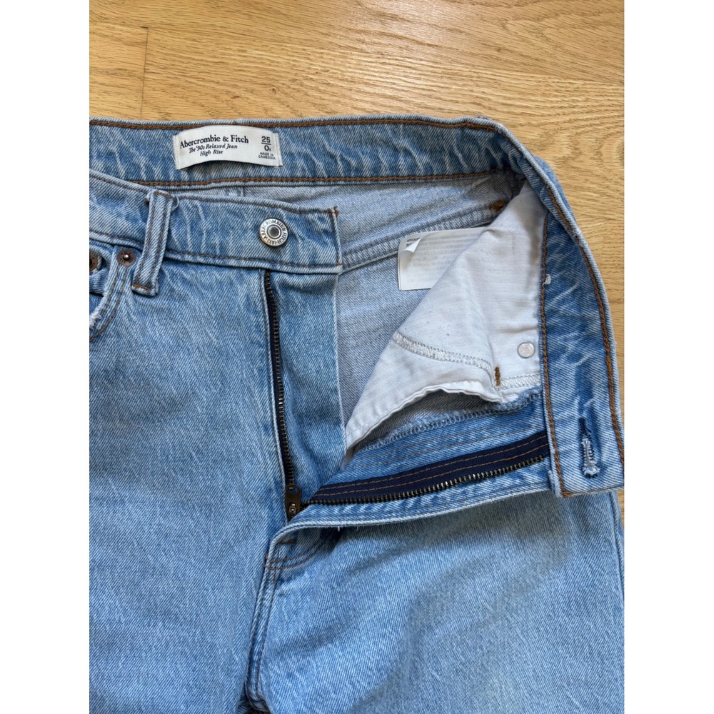 Abercrombie & Fitch 90s Relaxed Jean High Rise Light Blue Cuffed Hem 25 0 Mom - Picture 2 of 5